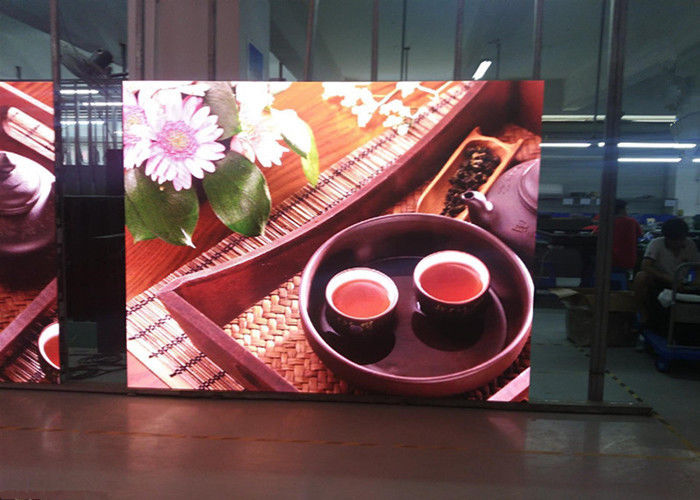 চীন স্টল নেতৃত্বাধীন প্যানেল দেখানো সম্পূর্ণ রঙ 2.5 মিমি পিক্সেল পিচ 1300 সিডি উজ্জ্বলতা 1500 Hz কারখানা